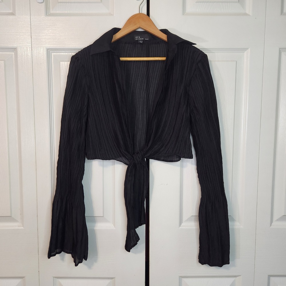 Hot & Delicious Black Plisse Pleated Tie Front Crop Top‎ Bell Sleeve Medium